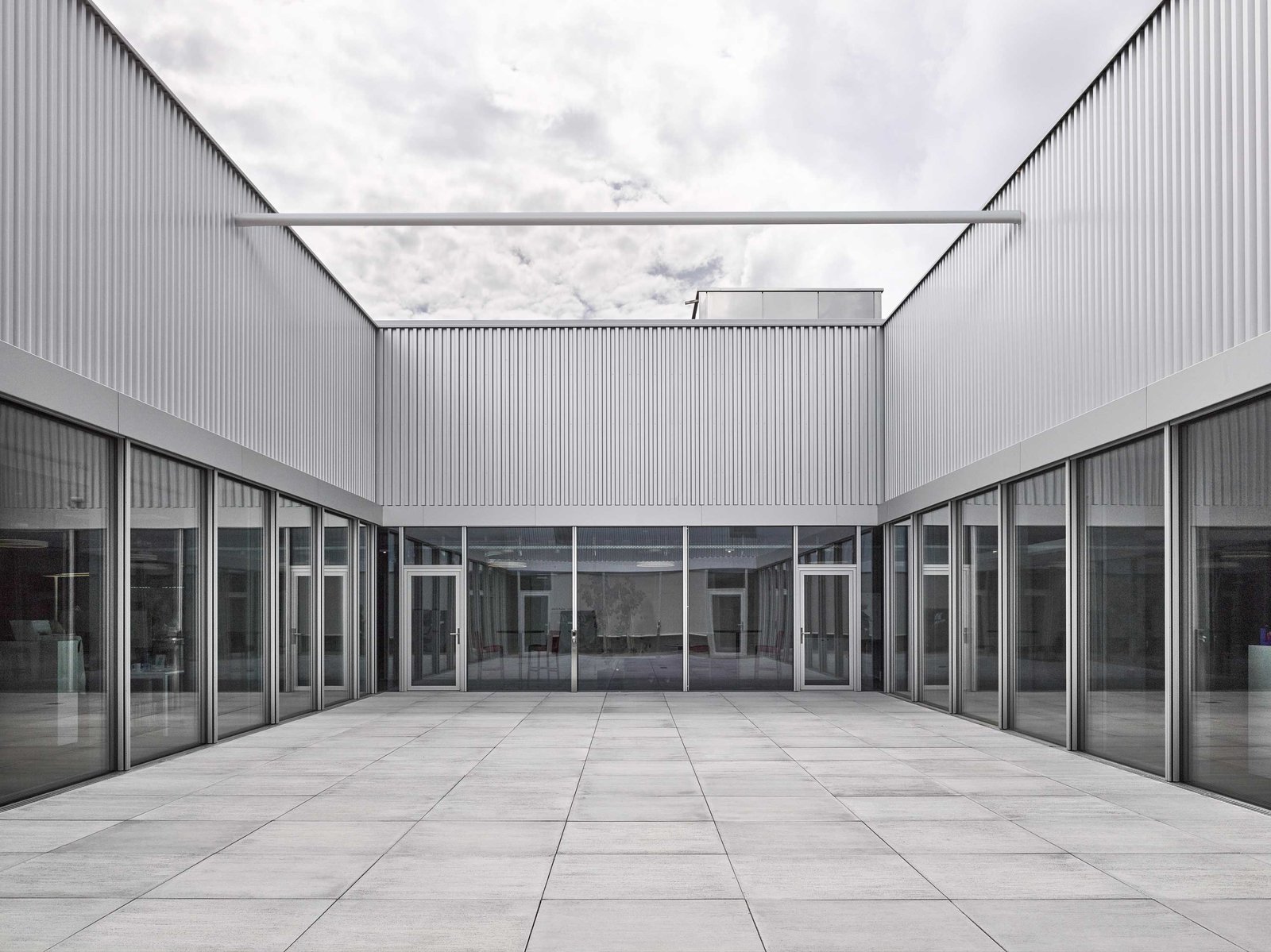 mlzd_dcb_DataCenterBiel_Innenhof